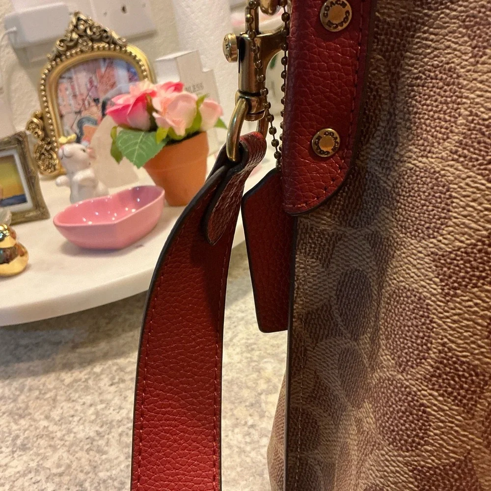 Coach Brown and Red Signature Shoulder Bag - Picture 2 of 10